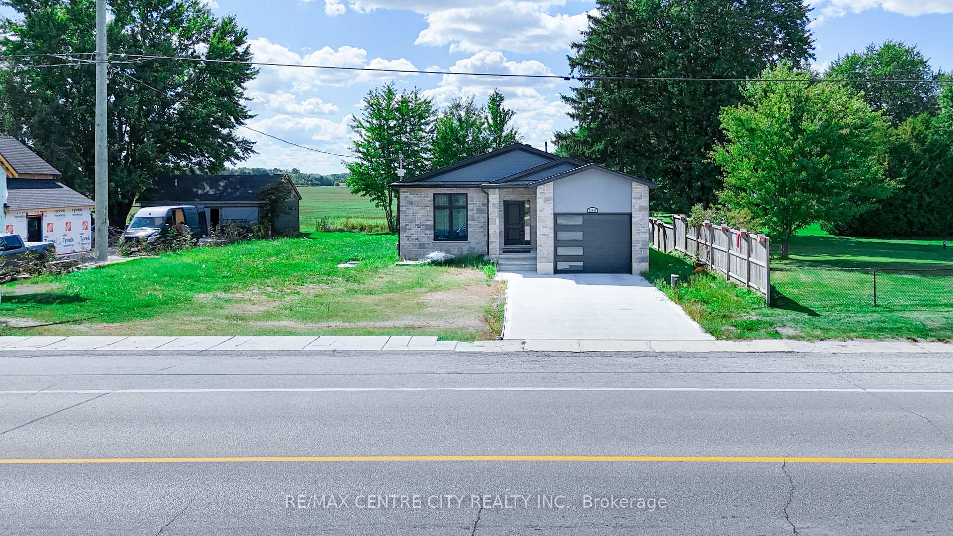 Photo 2 of 22909 Highbury Avenue, Middlesex Centre, Bryanston — HOMEH