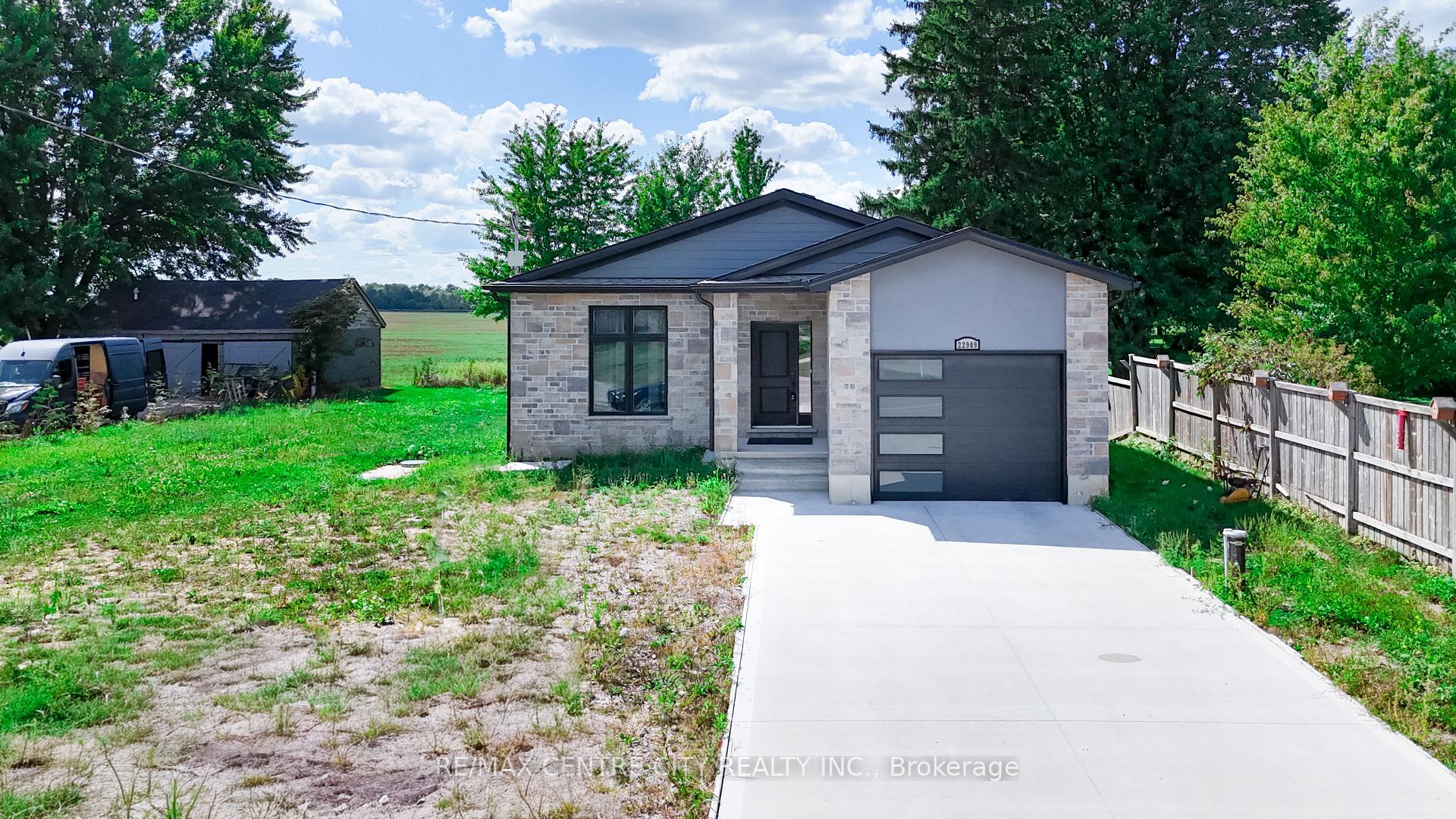 Photo 3 of 22909 Highbury Avenue, Middlesex Centre, Bryanston — HOMEH