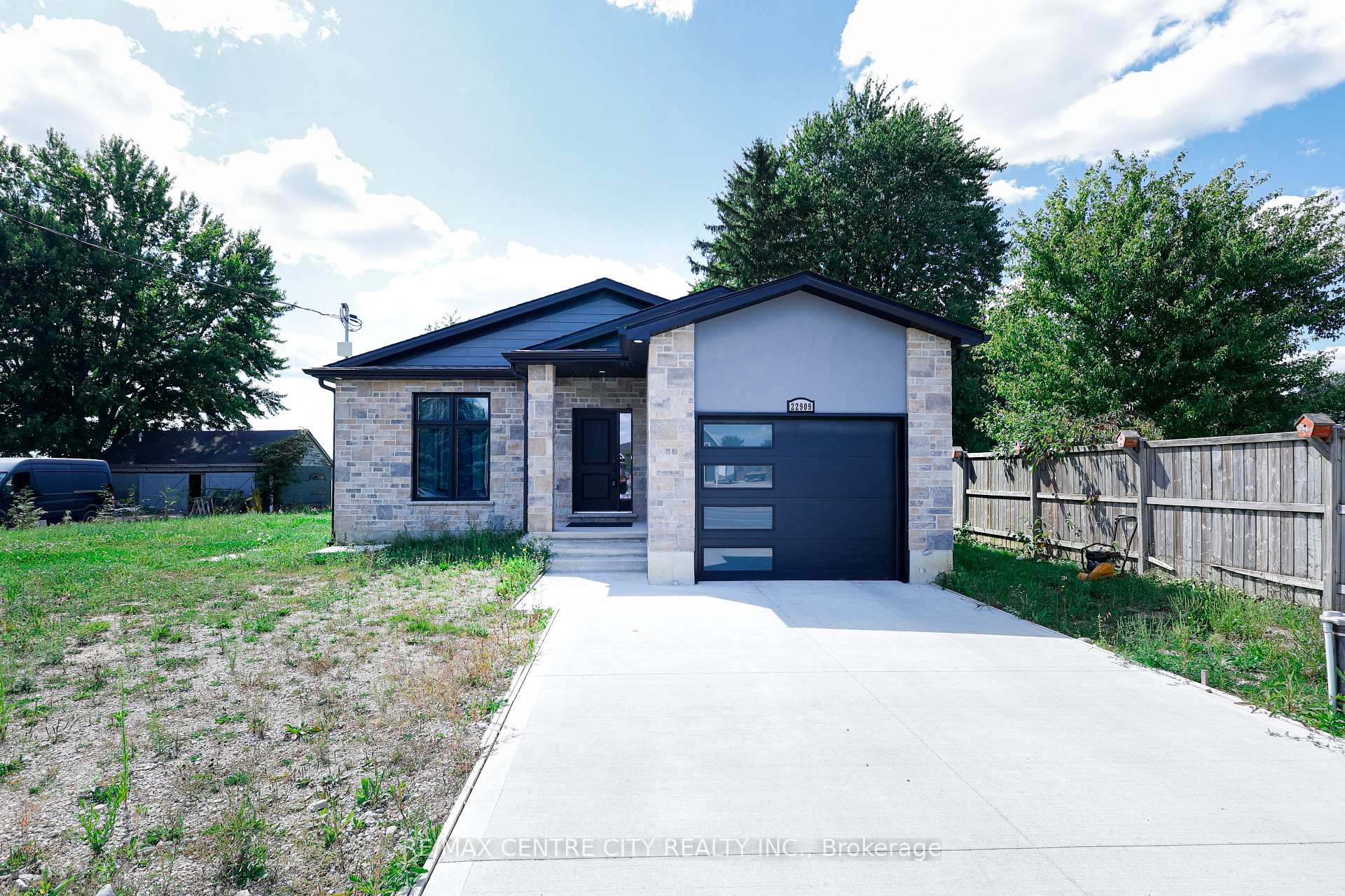 Photo 5 of 22909 Highbury Avenue, Middlesex Centre, Bryanston — HOMEH