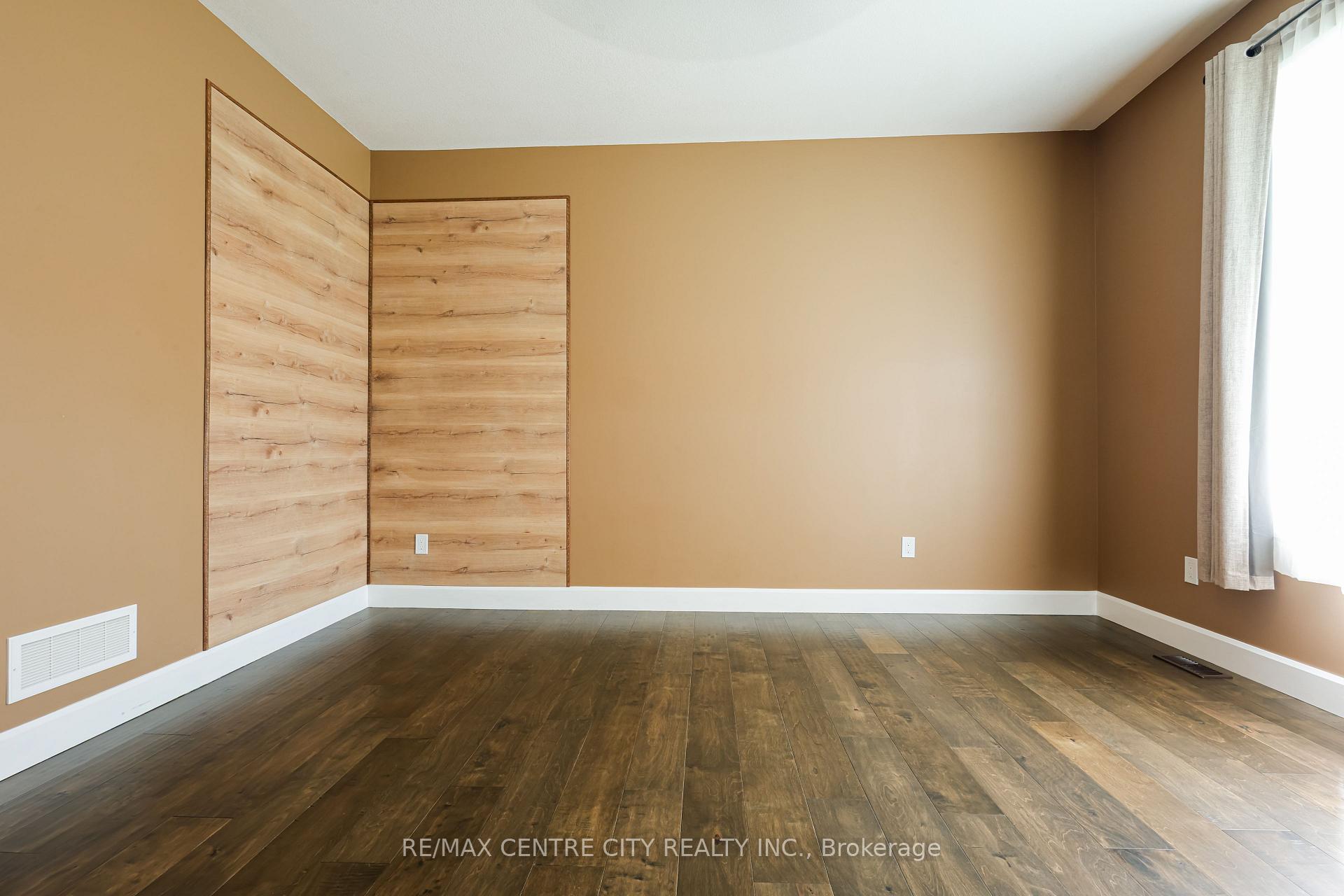 Photo 14 of 22909 Highbury Avenue, Middlesex Centre, Bryanston — HOMEH