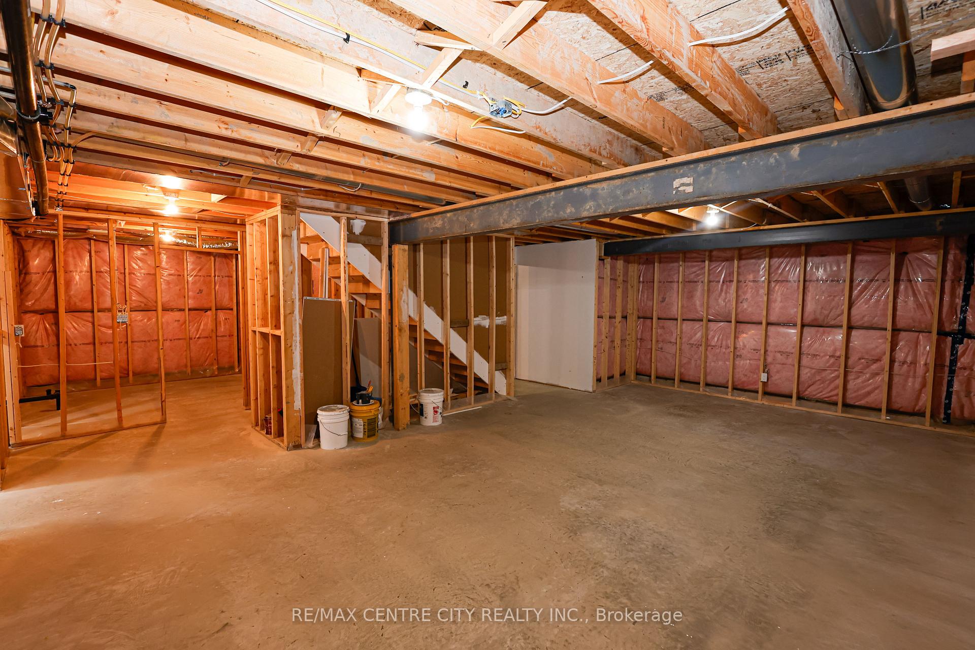 Photo 30 of 22909 Highbury Avenue, Middlesex Centre, Bryanston — HOMEH