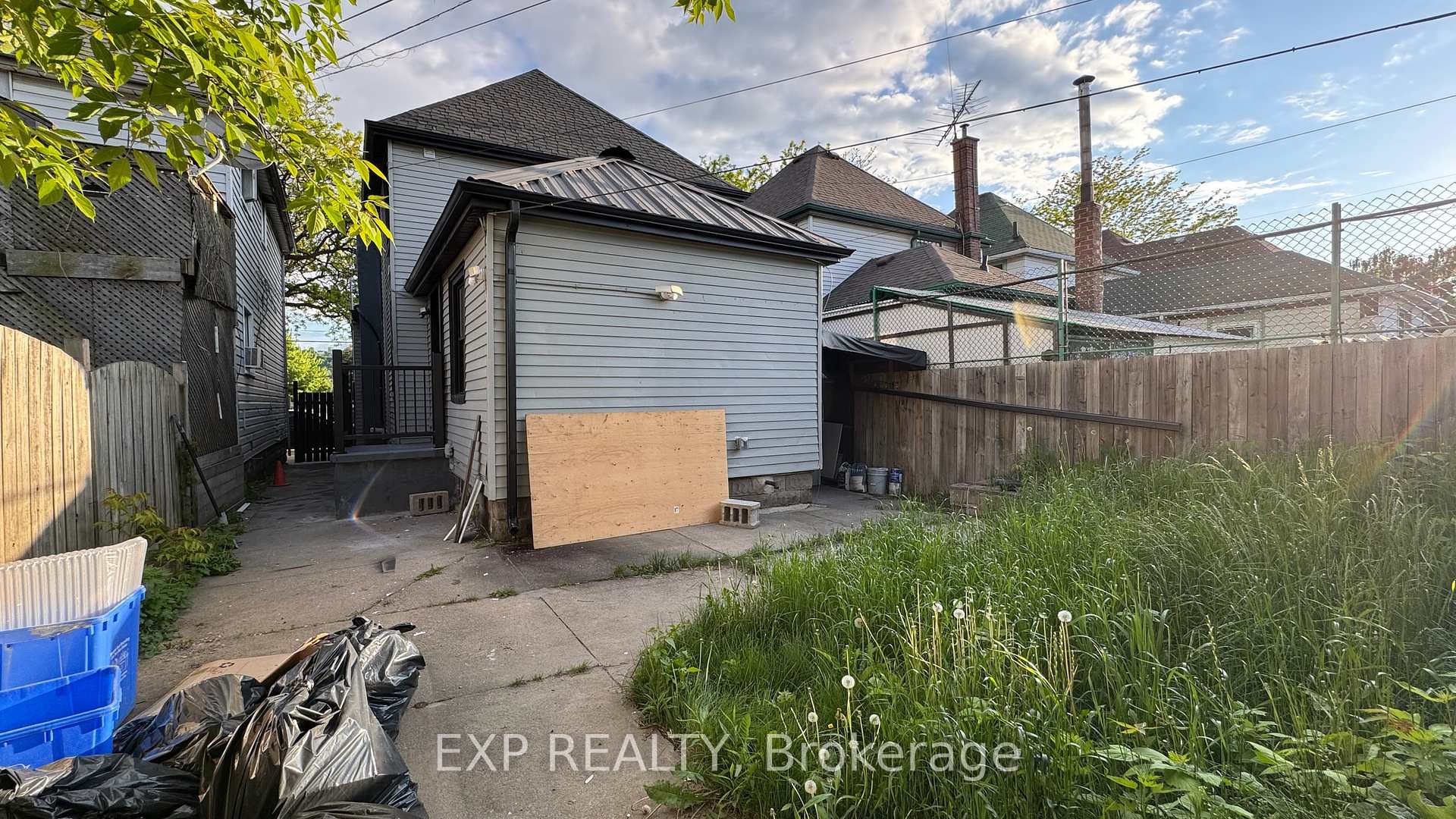 Photo 3 of Unit 3, 425 Cannon Street E, Hamilton, Landsdale — HOMEH