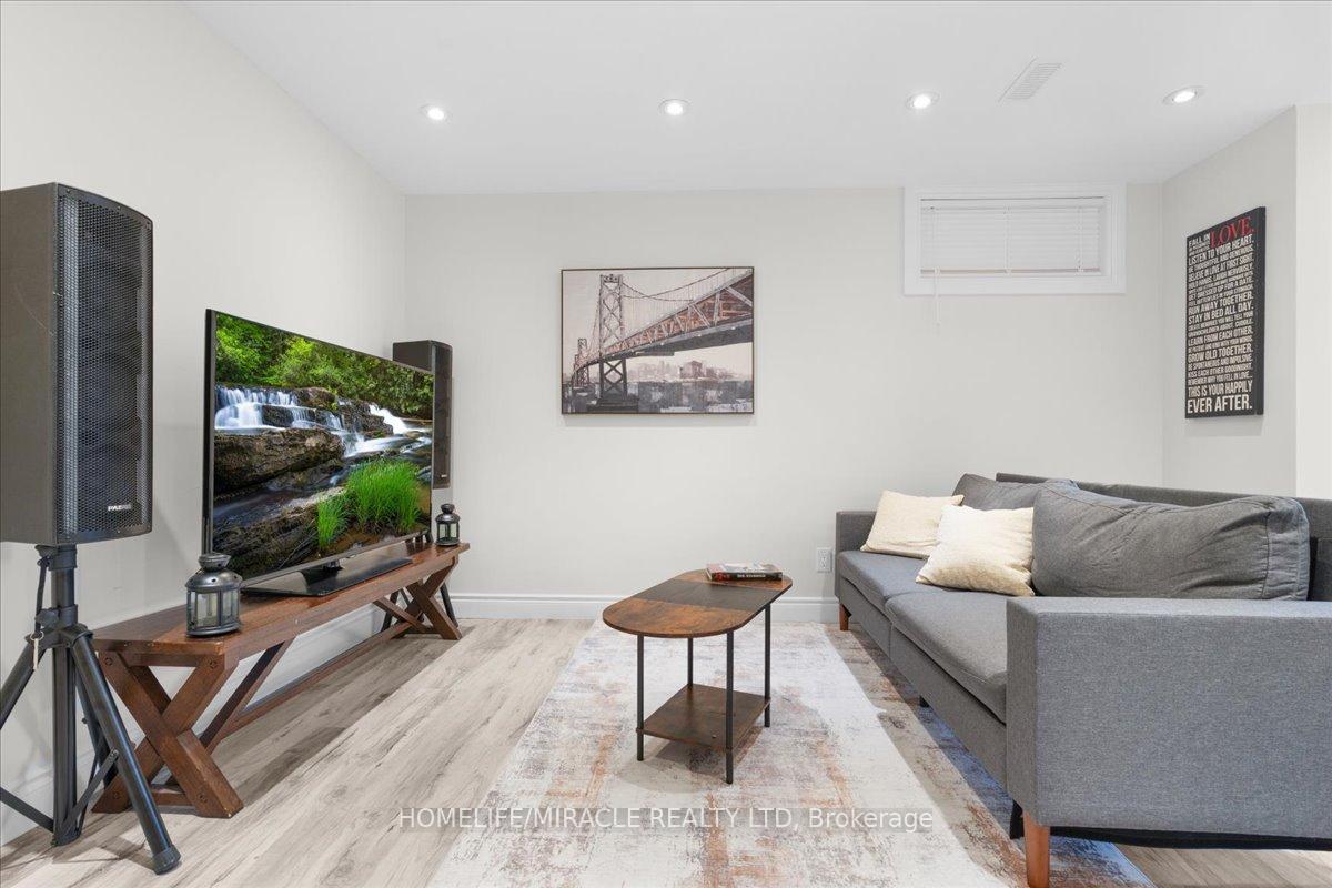 Photo 30 of 57 Springmount Drive, Kitchener — HOMEH