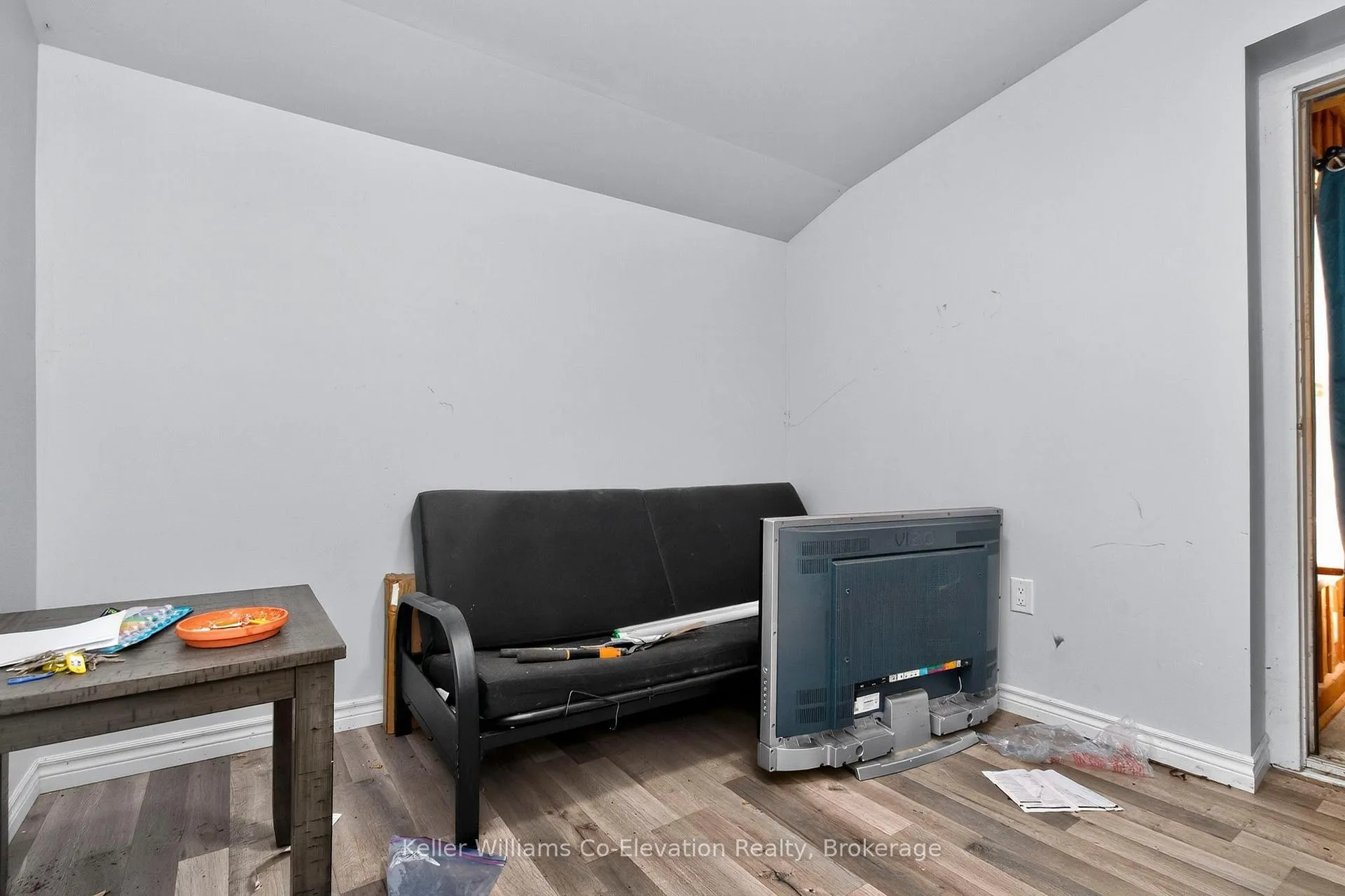Photo 4 of 224 4th Street, Midland — HOMEH