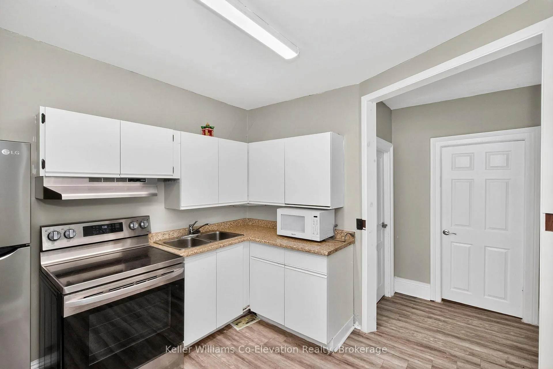 Photo 7 of 224 4th Street, Midland — HOMEH