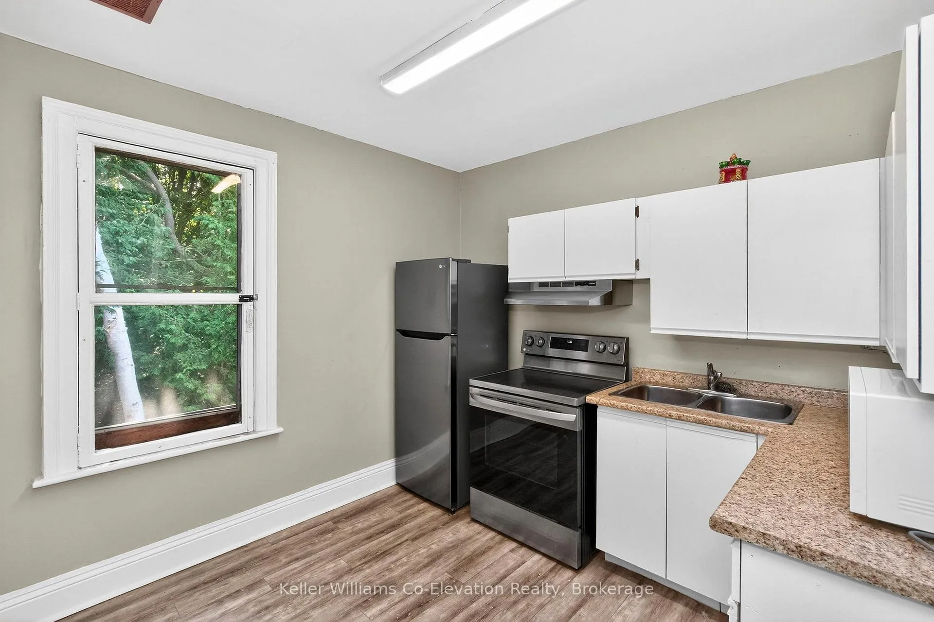 Photo 8 of 224 4th Street, Midland — HOMEH