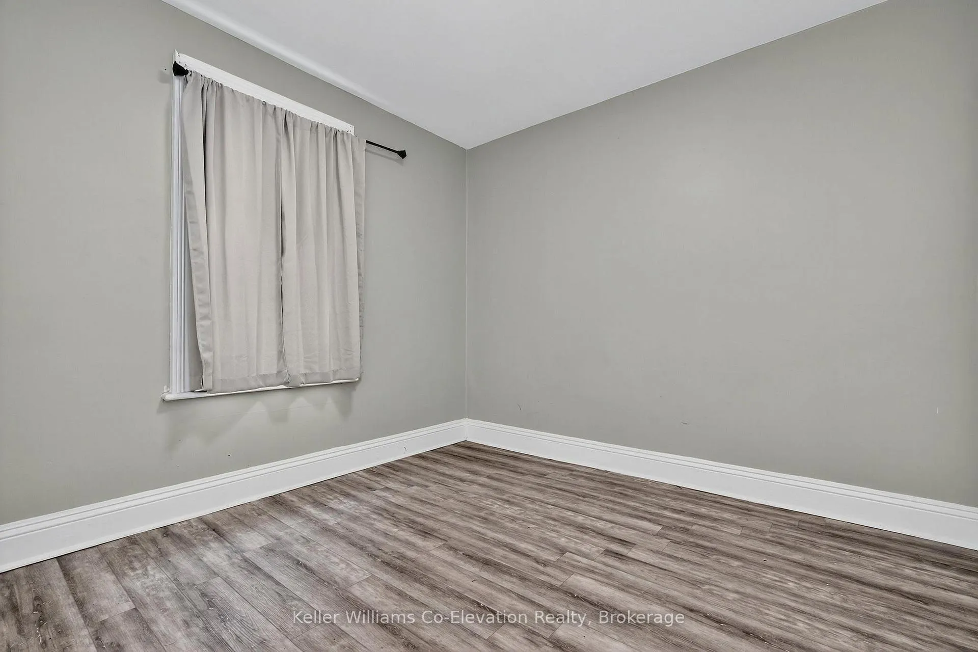 Photo 10 of 224 4th Street, Midland — HOMEH