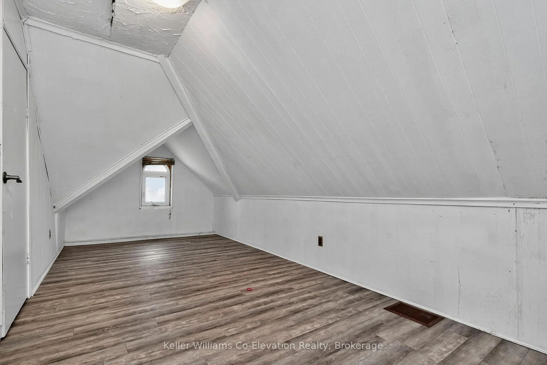 Photo 13 of 224 4th Street, Midland — HOMEH
