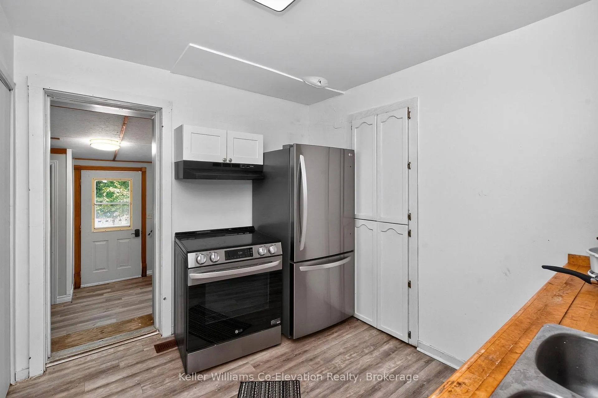 Photo 15 of 224 4th Street, Midland — HOMEH