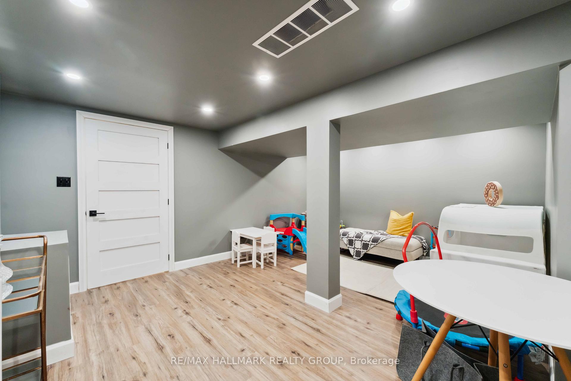 Photo 32 of 54 Lismer Crescent, Ottawa, Kanata - Beaverbrook — HOMEH