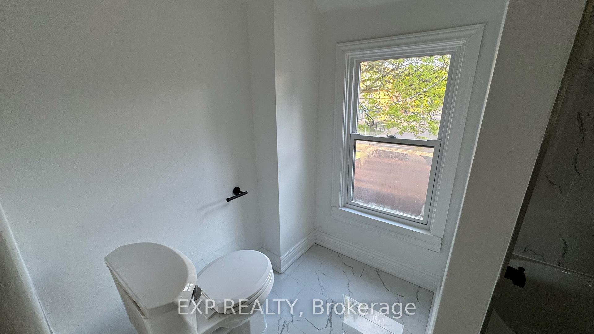Photo 14 of Unit 2, 425 Cannon Street E, Hamilton, Landsdale — HOMEH