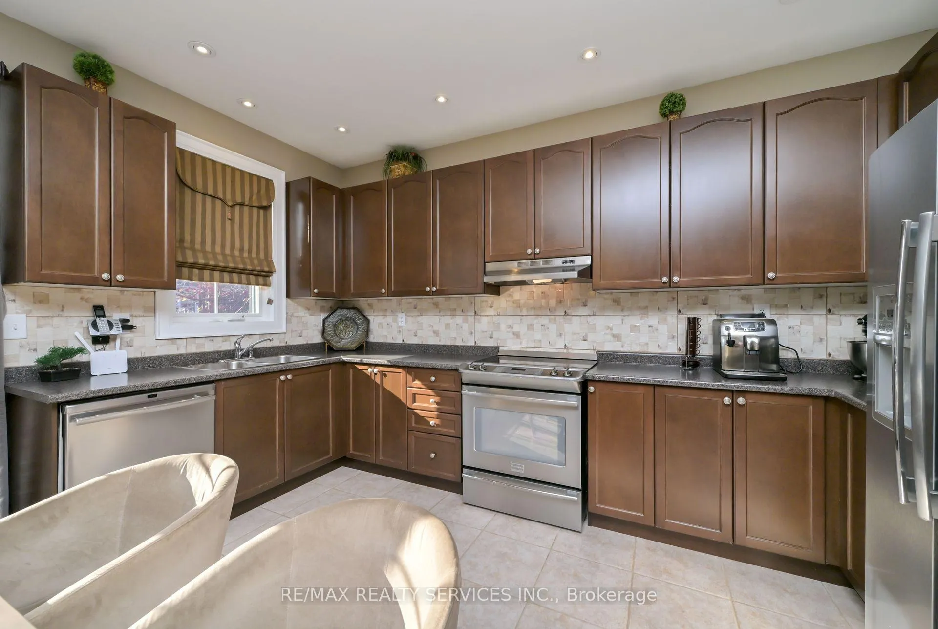 Photo 8 of 876 Challinor Terrace, Milton, Harrison — HOMEH
