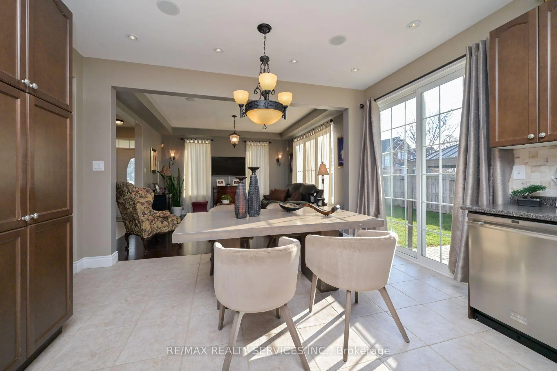 Photo 10 of 876 Challinor Terrace, Milton, Harrison — HOMEH