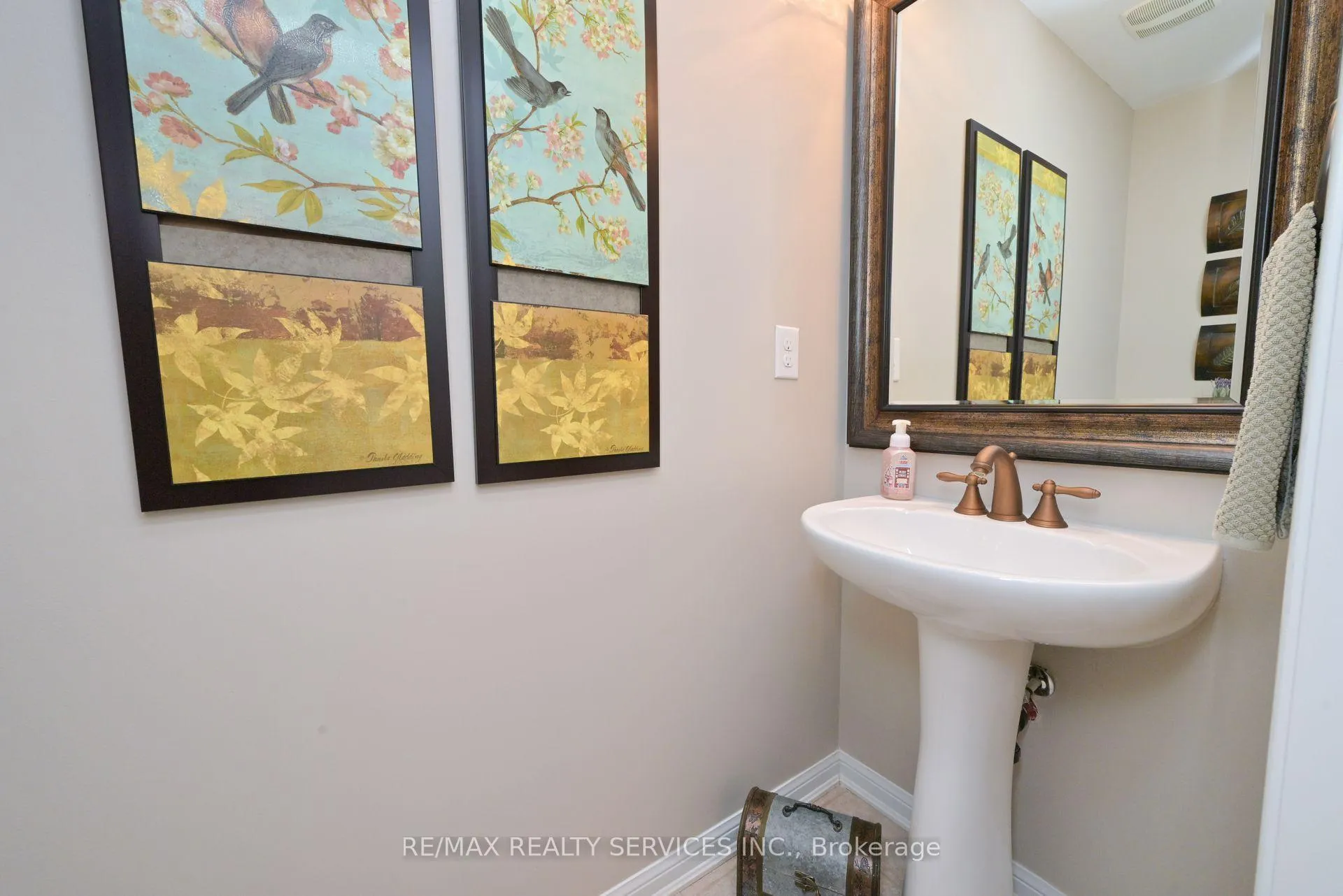 Photo 14 of 876 Challinor Terrace, Milton, Harrison — HOMEH