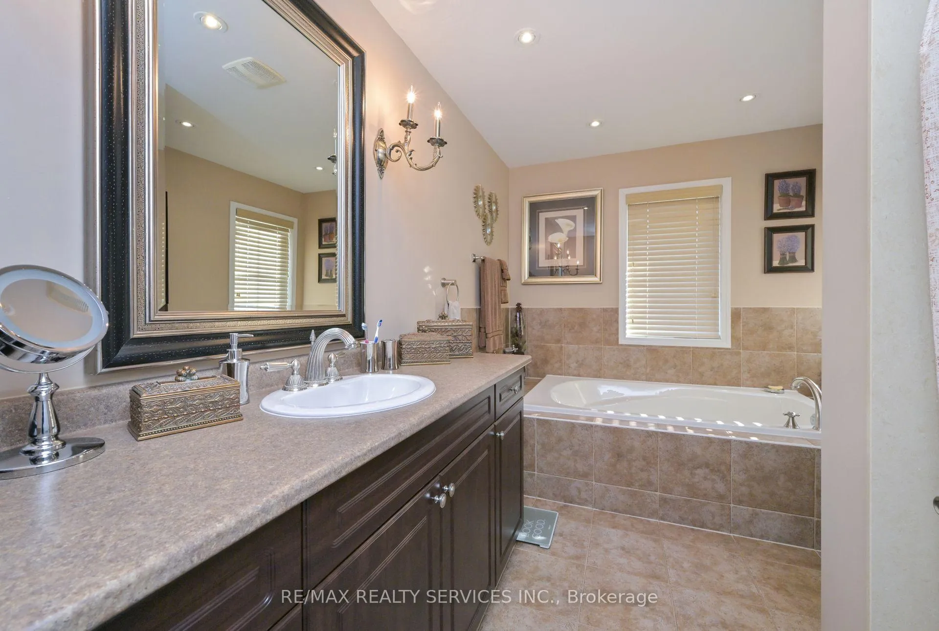 Photo 21 of 876 Challinor Terrace, Milton, Harrison — HOMEH