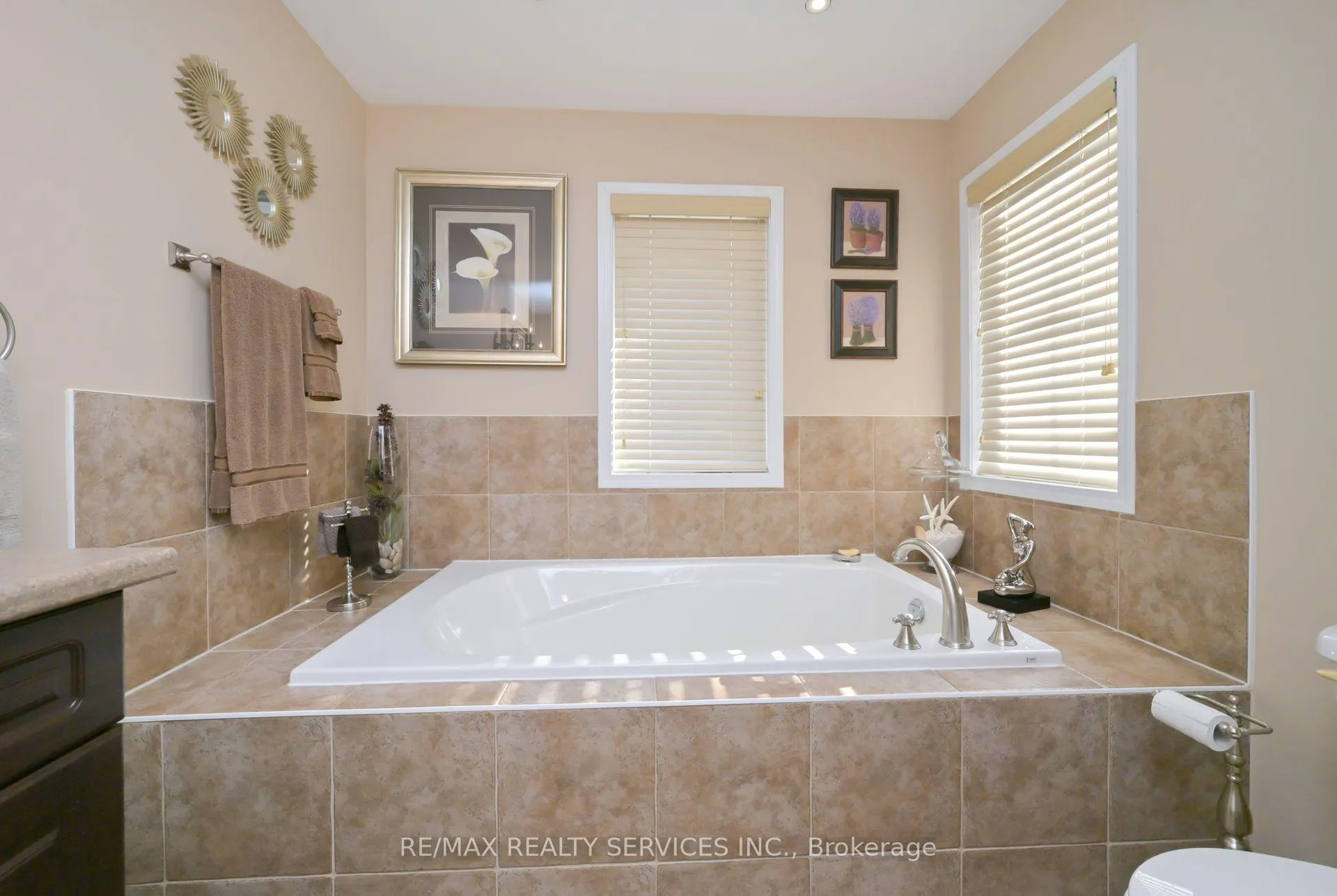 Photo 22 of 876 Challinor Terrace, Milton, Harrison — HOMEH