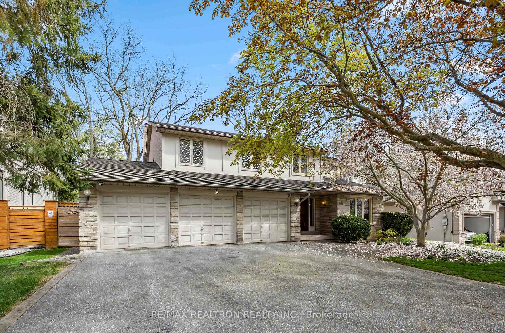 Photo 1 of 16 Ida Street, Markham, Thornhill — HOMEH