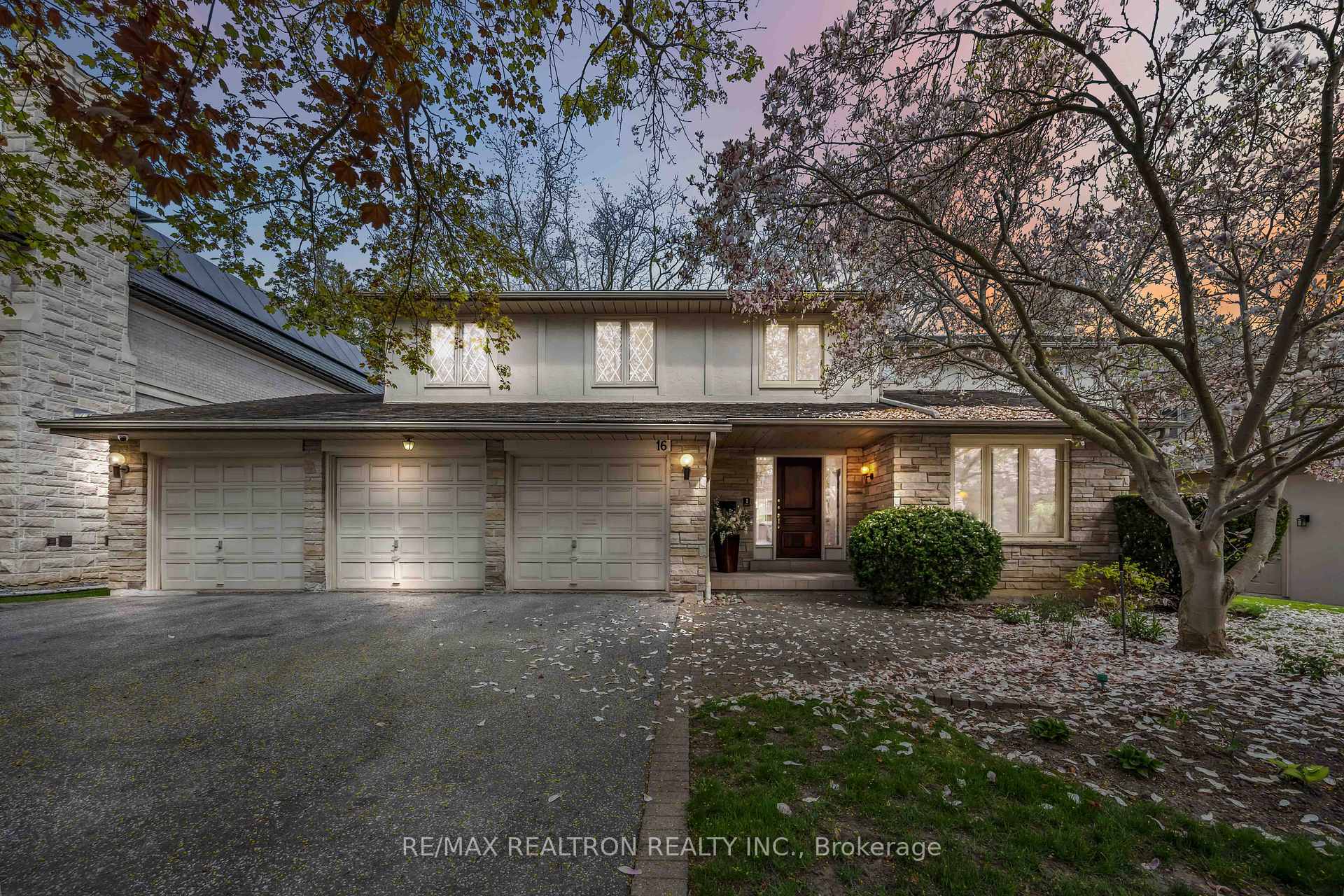 Photo 2 of 16 Ida Street, Markham, Thornhill — HOMEH