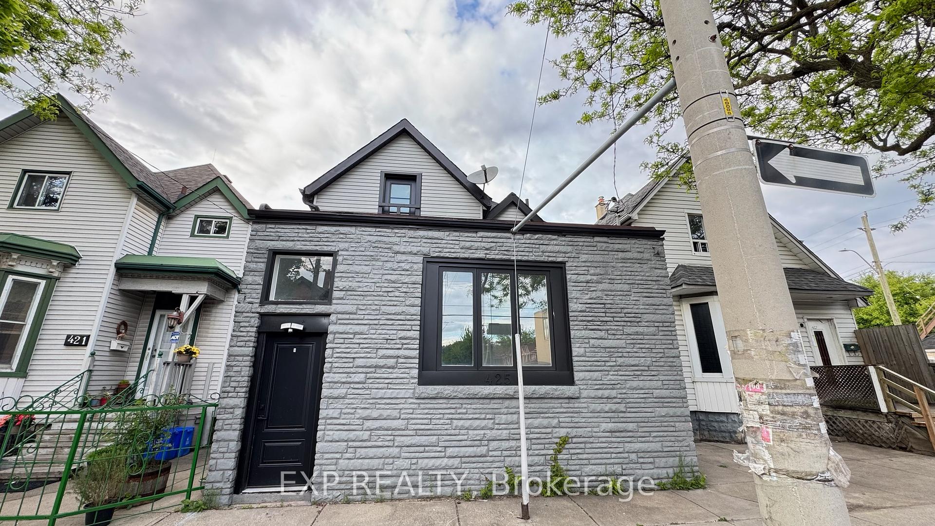 Photo 2 of Unit 1, 425 Cannon Street E, Hamilton, Landsdale — HOMEH