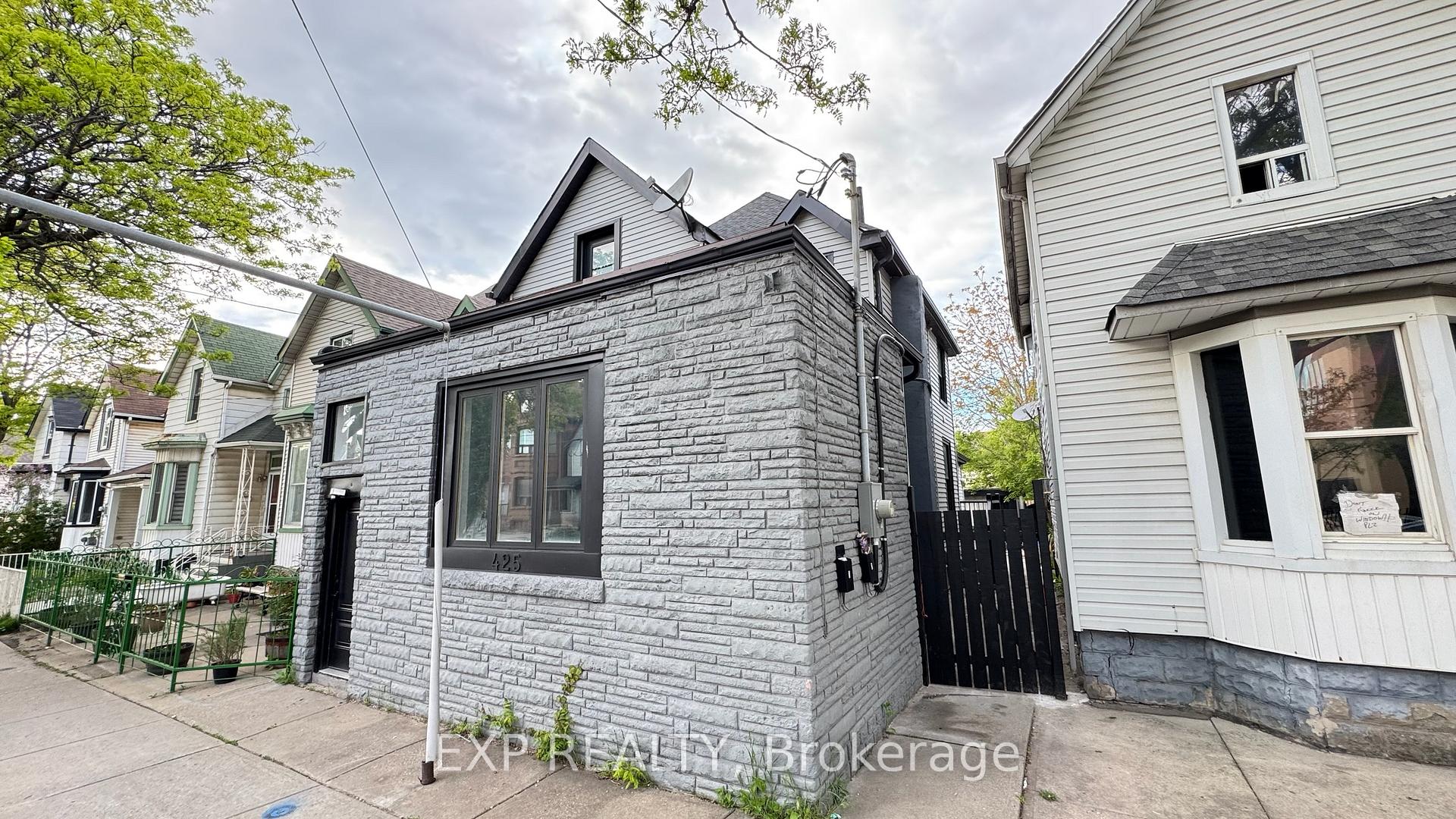 Photo 3 of Unit 1, 425 Cannon Street E, Hamilton, Landsdale — HOMEH