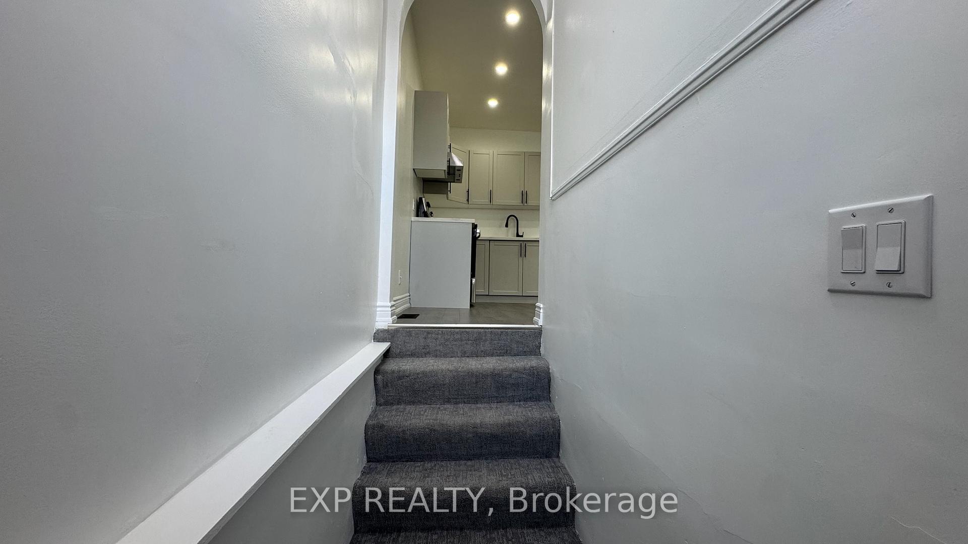 Photo 4 of Unit 1, 425 Cannon Street E, Hamilton, Landsdale — HOMEH