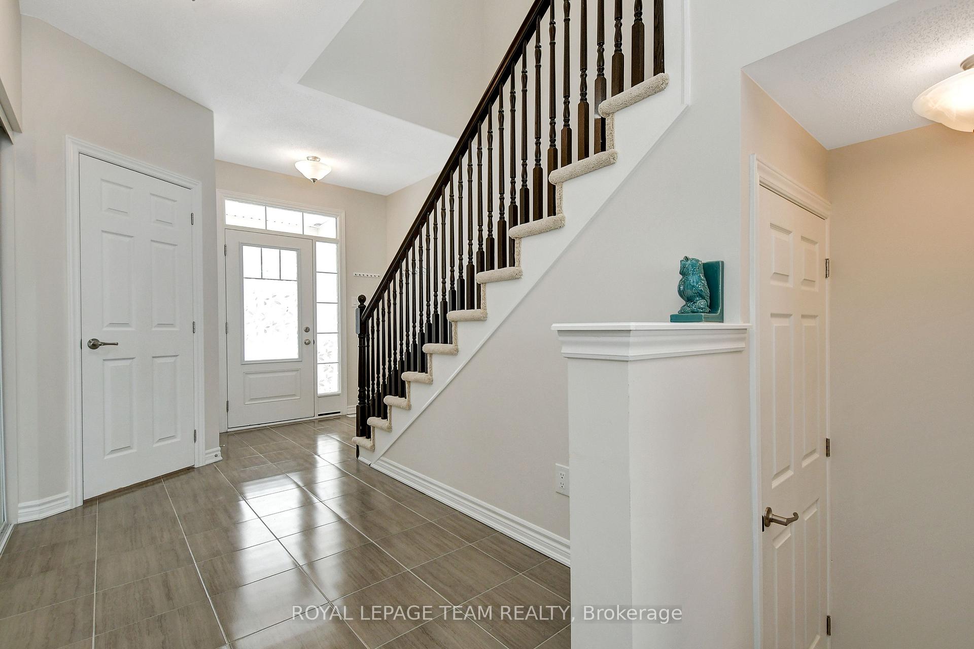 Photo 2 of 213 Cranesbill Road, Ottawa, Kanata - Emerald Meadows/Trailwest — HOMEH
