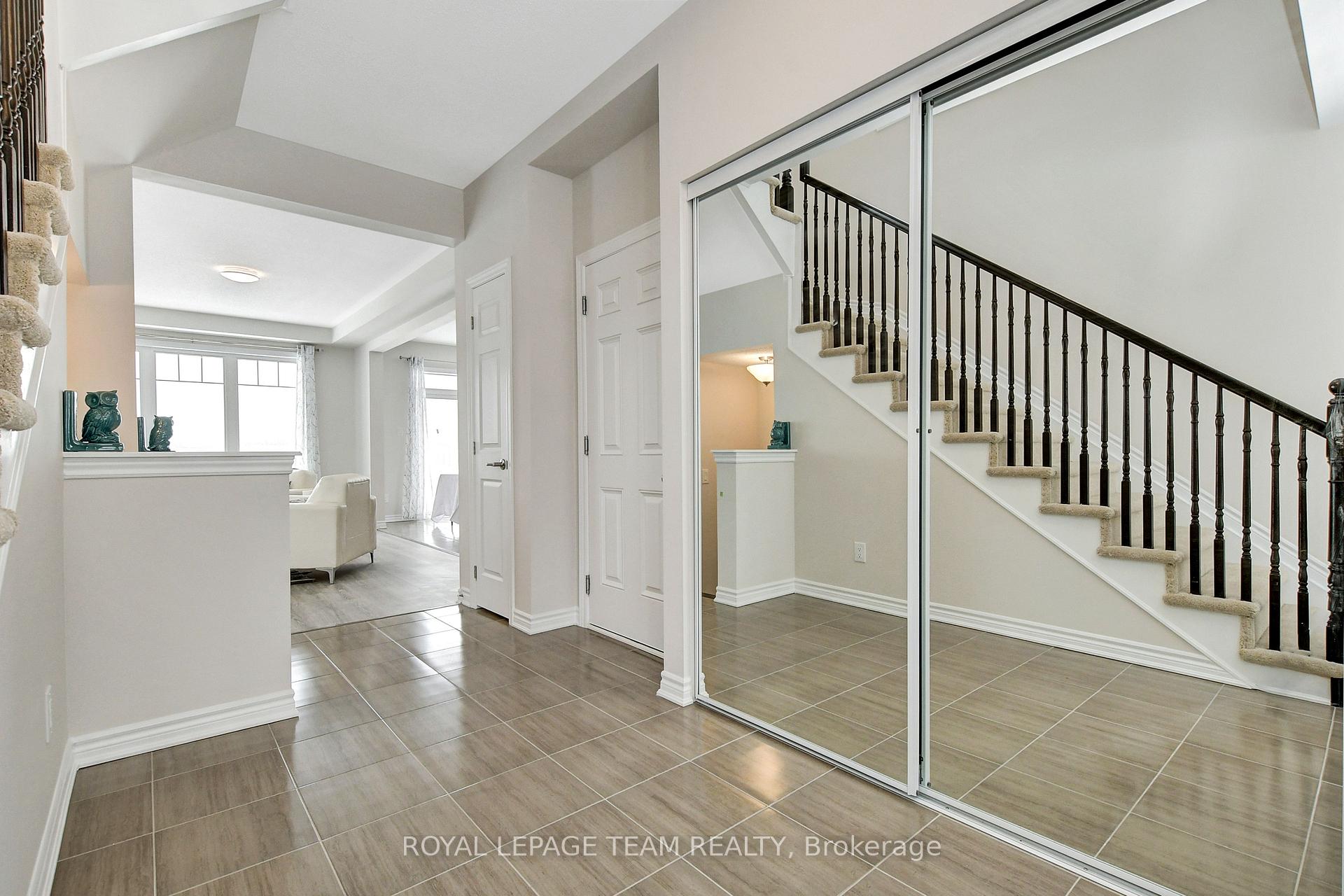 Photo 3 of 213 Cranesbill Road, Ottawa, Kanata - Emerald Meadows/Trailwest — HOMEH