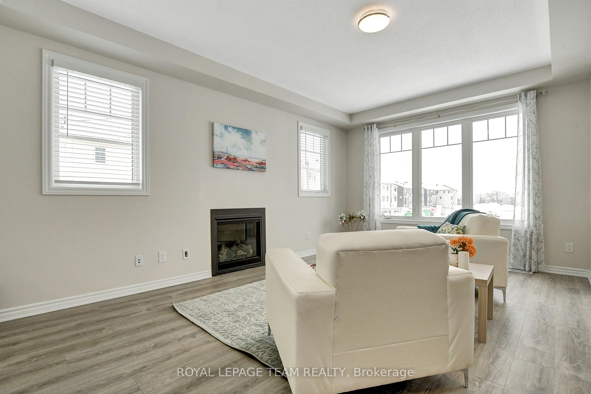 Photo 4 of 213 Cranesbill Road, Ottawa, Kanata - Emerald Meadows/Trailwest — HOMEH