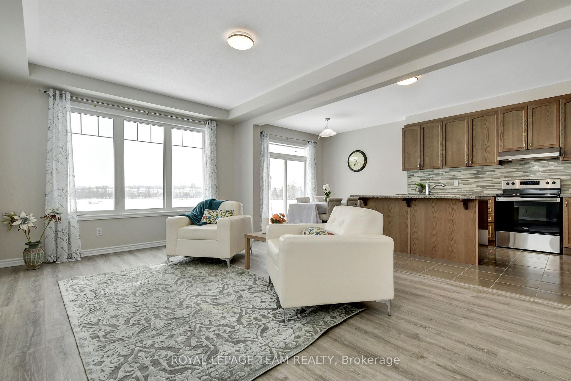 Photo 5 of 213 Cranesbill Road, Ottawa, Kanata - Emerald Meadows/Trailwest — HOMEH
