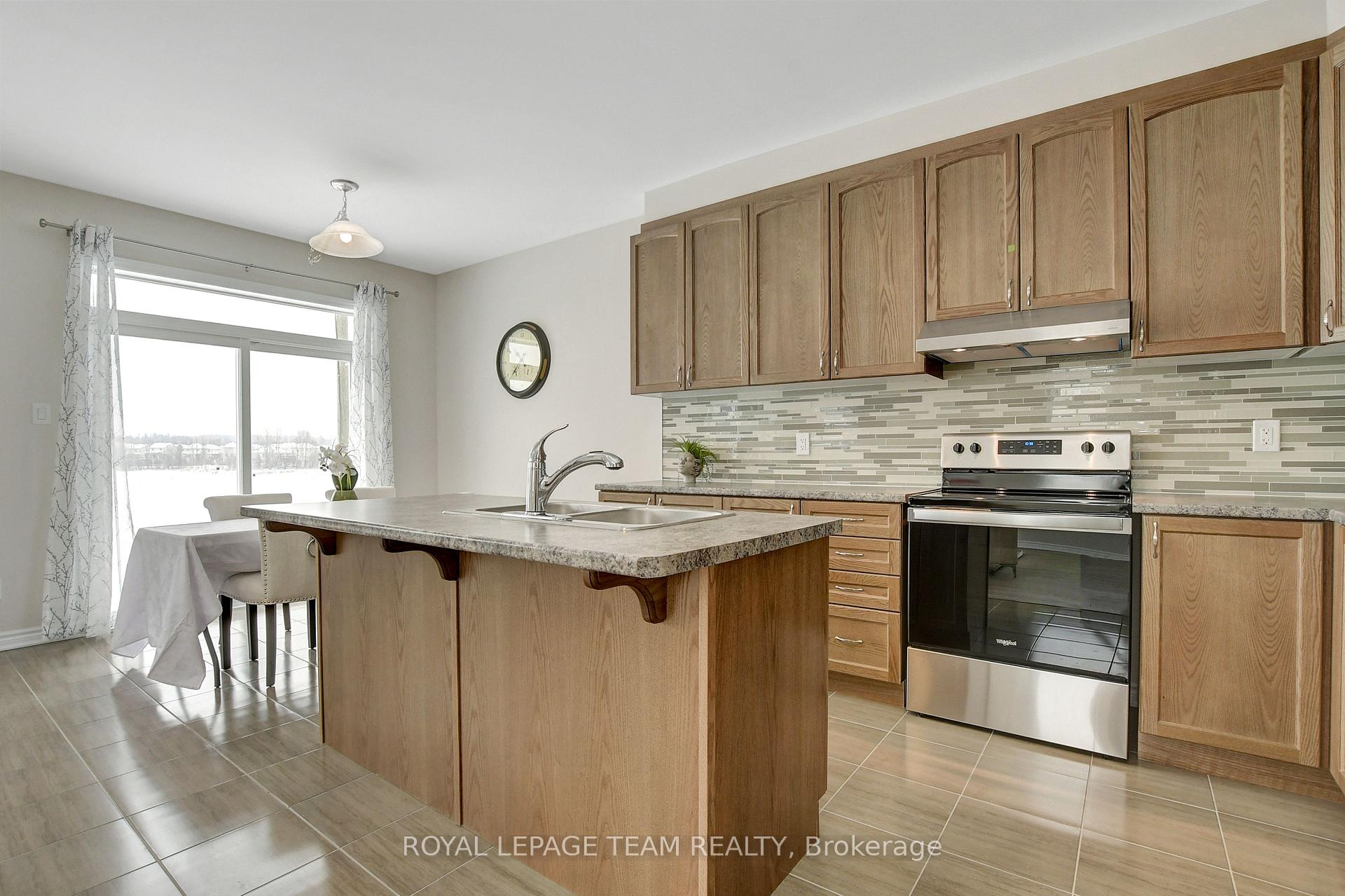 Photo 8 of 213 Cranesbill Road, Ottawa, Kanata - Emerald Meadows/Trailwest — HOMEH