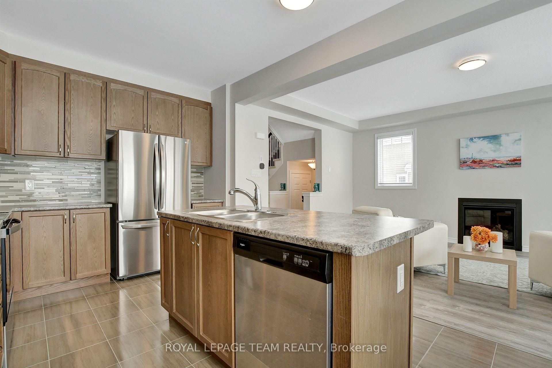 Photo 10 of 213 Cranesbill Road, Ottawa, Kanata - Emerald Meadows/Trailwest — HOMEH