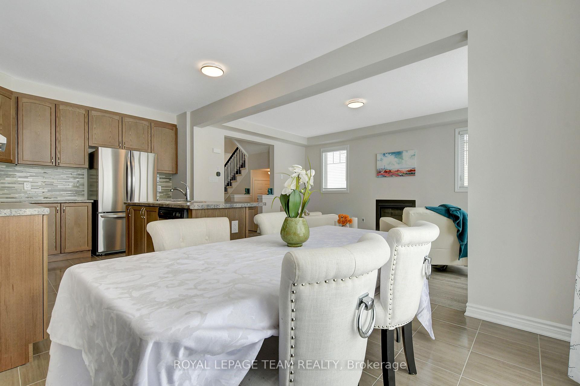 Photo 13 of 213 Cranesbill Road, Ottawa, Kanata - Emerald Meadows/Trailwest — HOMEH