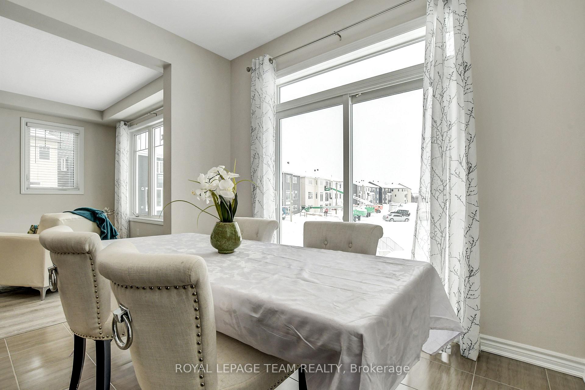 Photo 14 of 213 Cranesbill Road, Ottawa, Kanata - Emerald Meadows/Trailwest — HOMEH