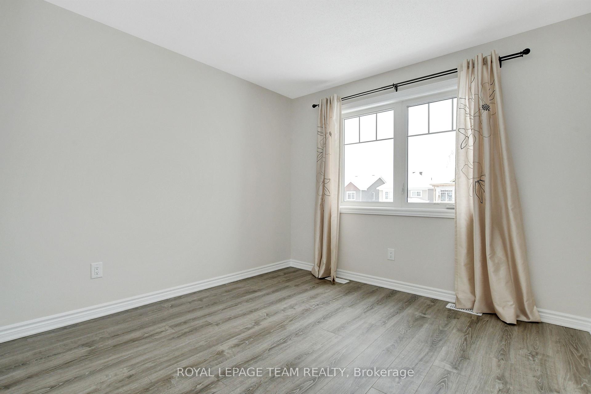 Photo 19 of 213 Cranesbill Road, Ottawa, Kanata - Emerald Meadows/Trailwest — HOMEH