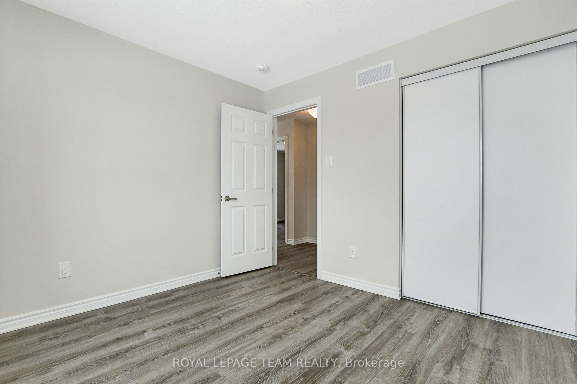 Photo 20 of 213 Cranesbill Road, Ottawa, Kanata - Emerald Meadows/Trailwest — HOMEH