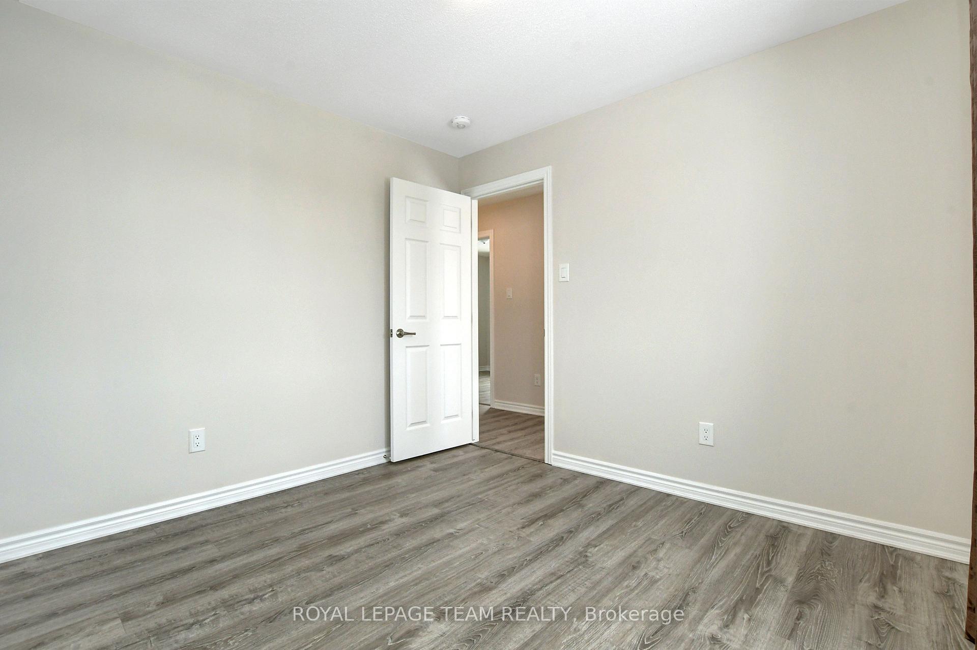 Photo 22 of 213 Cranesbill Road, Ottawa, Kanata - Emerald Meadows/Trailwest — HOMEH