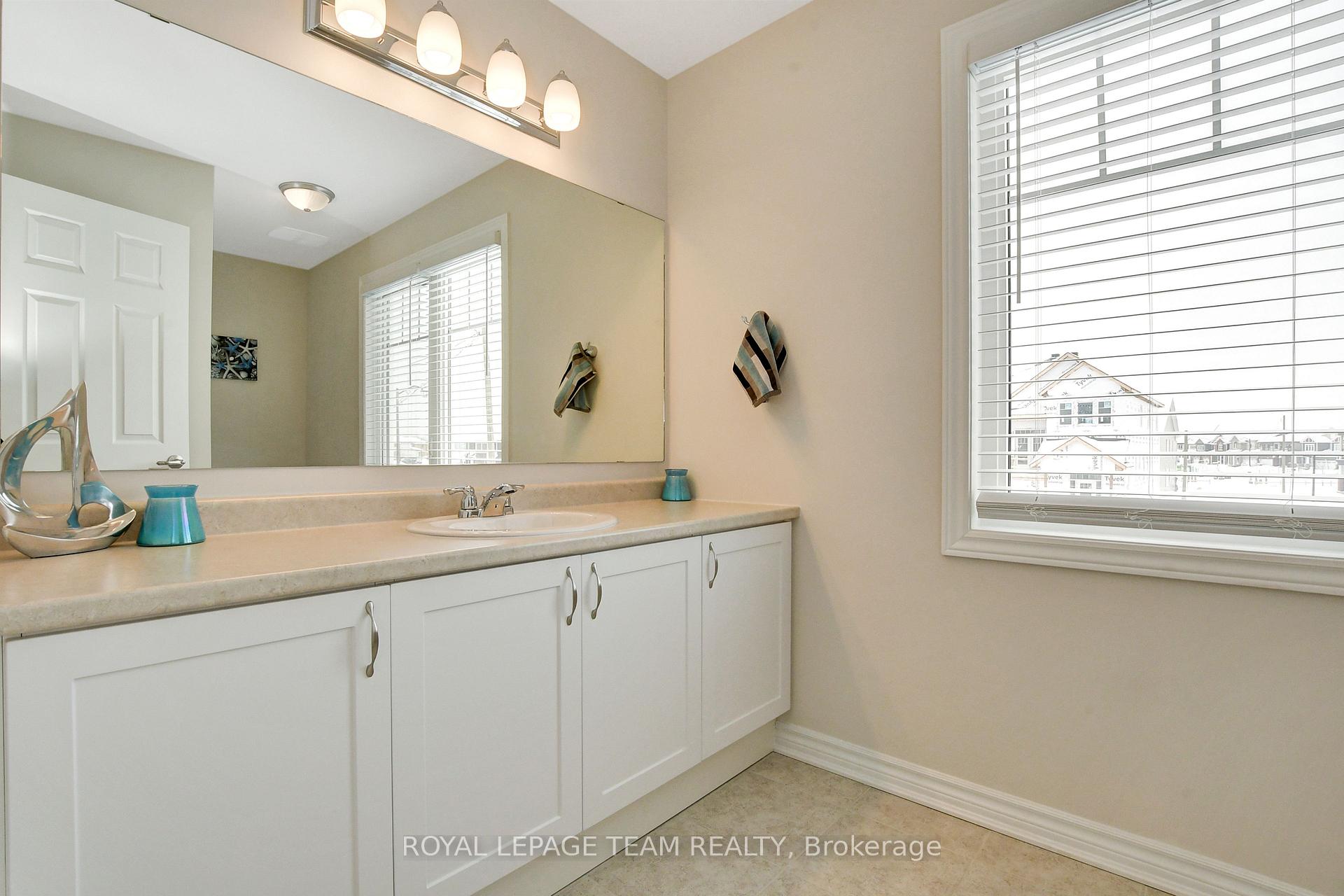 Photo 23 of 213 Cranesbill Road, Ottawa, Kanata - Emerald Meadows/Trailwest — HOMEH