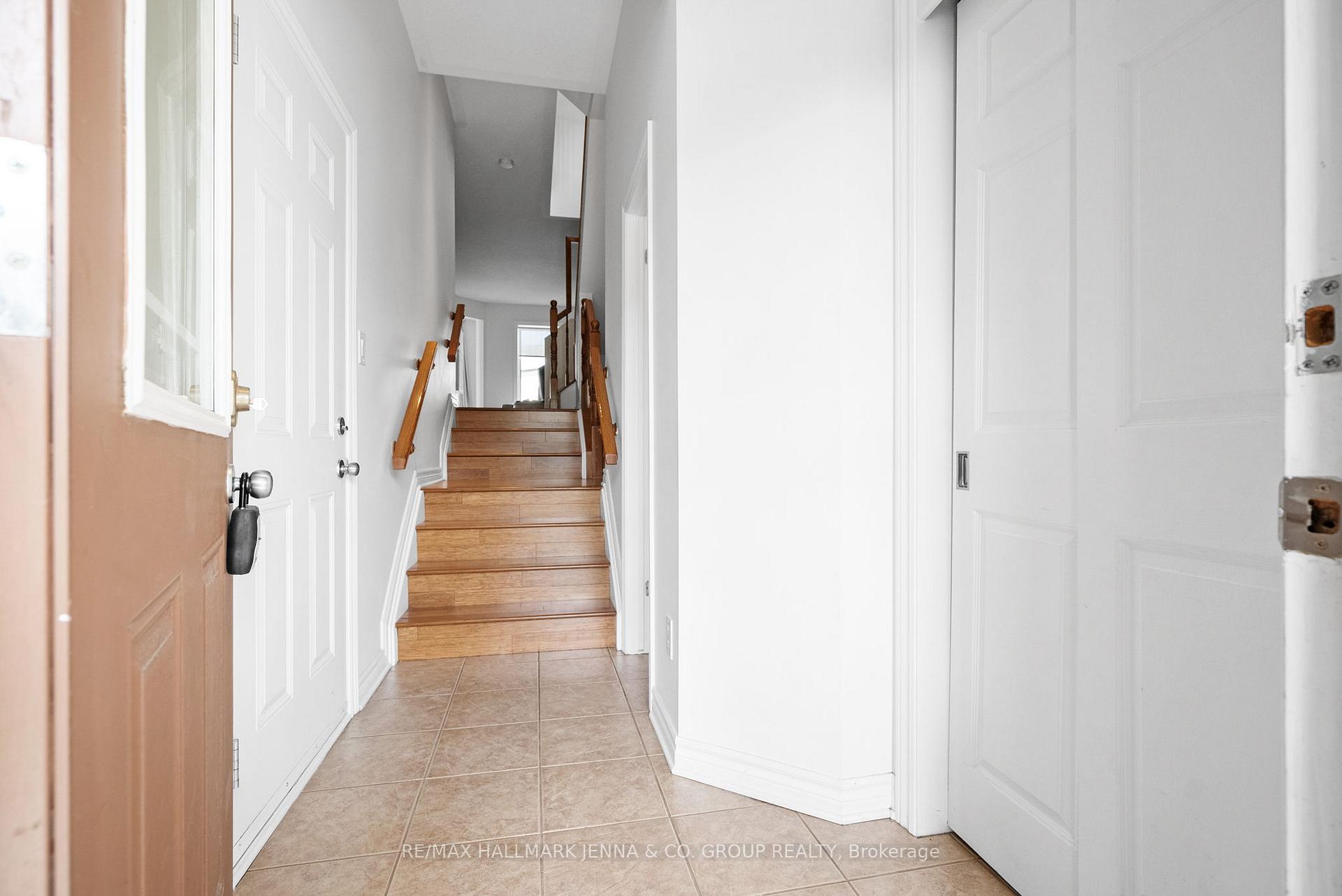Photo 5 of 277 Catamount Court, Ottawa, Kanata - Emerald Meadows/Trailwest — HOMEH