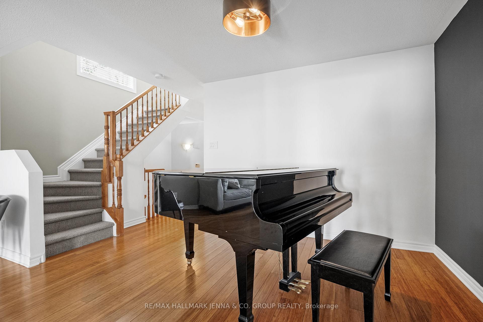 Photo 8 of 277 Catamount Court, Ottawa, Kanata - Emerald Meadows/Trailwest — HOMEH