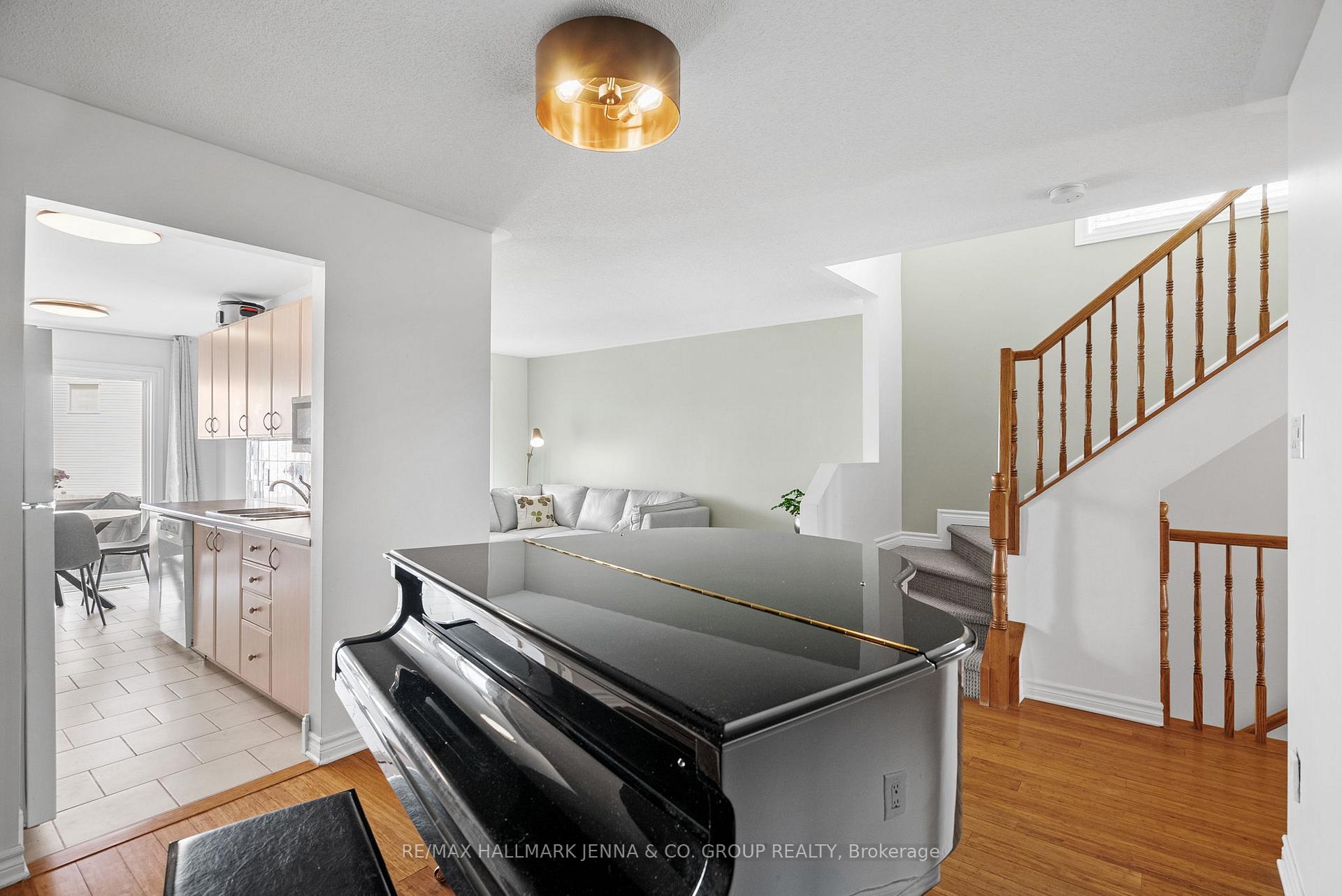 Photo 9 of 277 Catamount Court, Ottawa, Kanata - Emerald Meadows/Trailwest — HOMEH