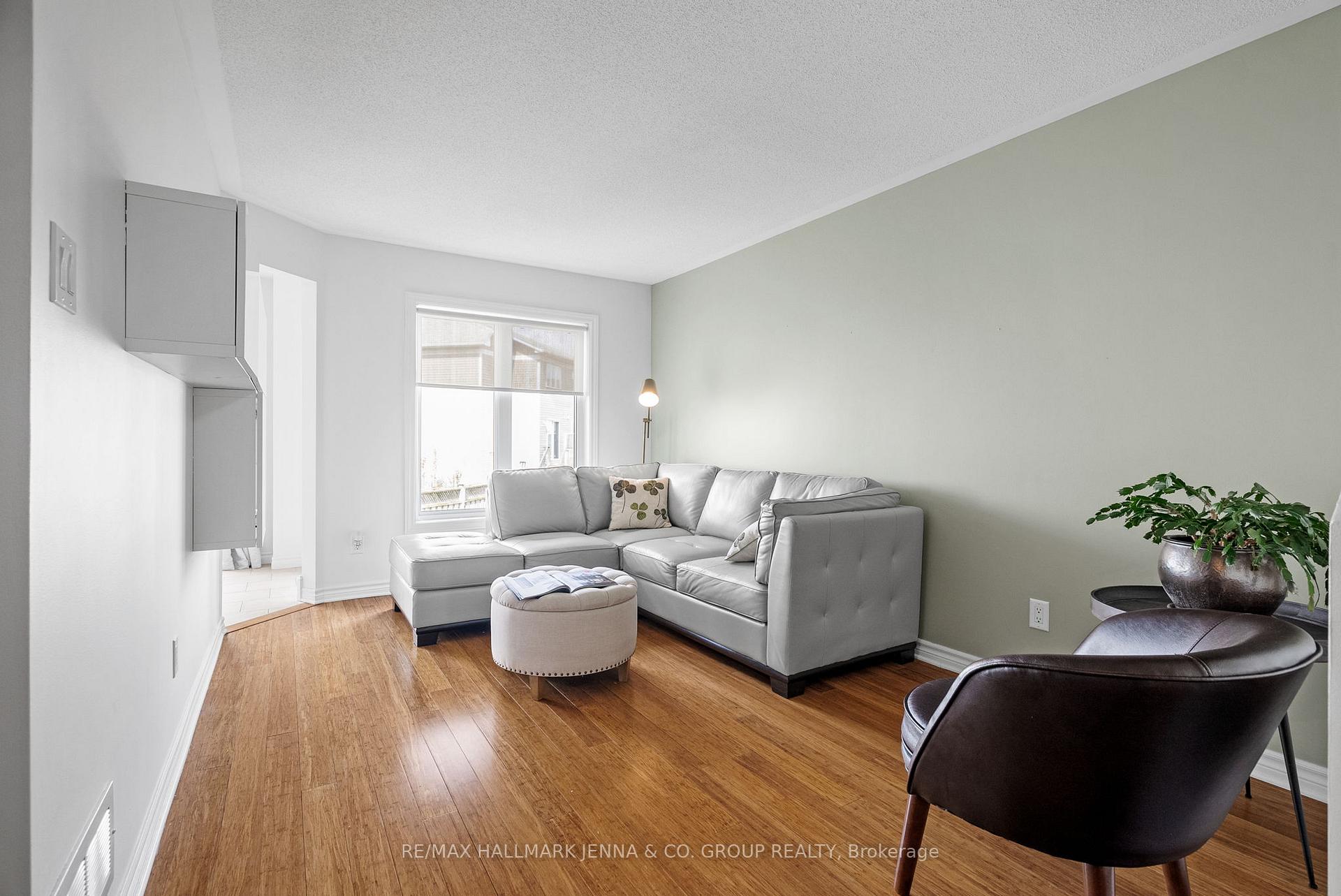 Photo 10 of 277 Catamount Court, Ottawa, Kanata - Emerald Meadows/Trailwest — HOMEH