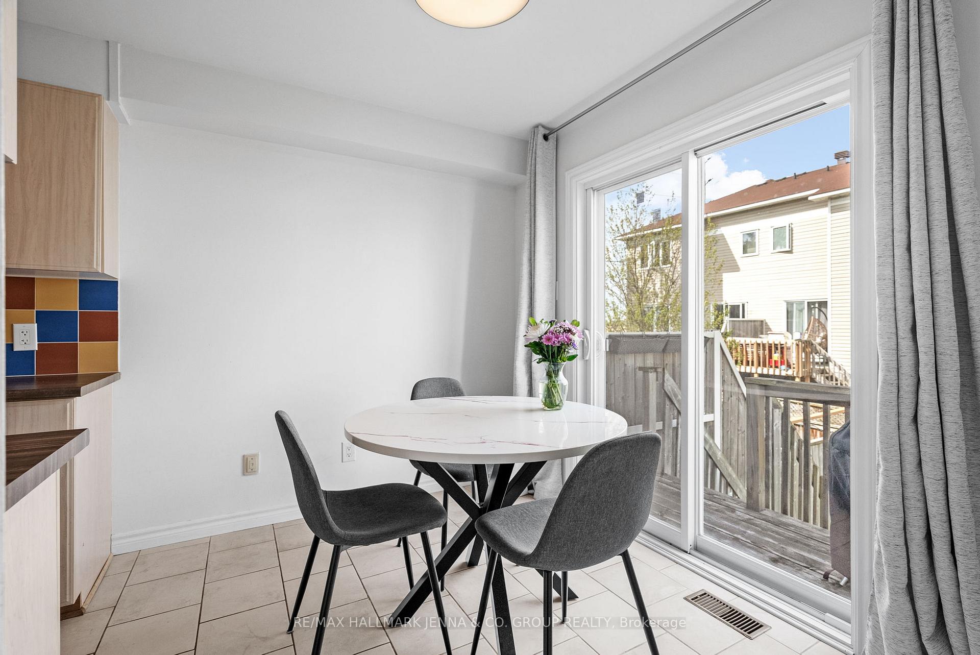 Photo 13 of 277 Catamount Court, Ottawa, Kanata - Emerald Meadows/Trailwest — HOMEH