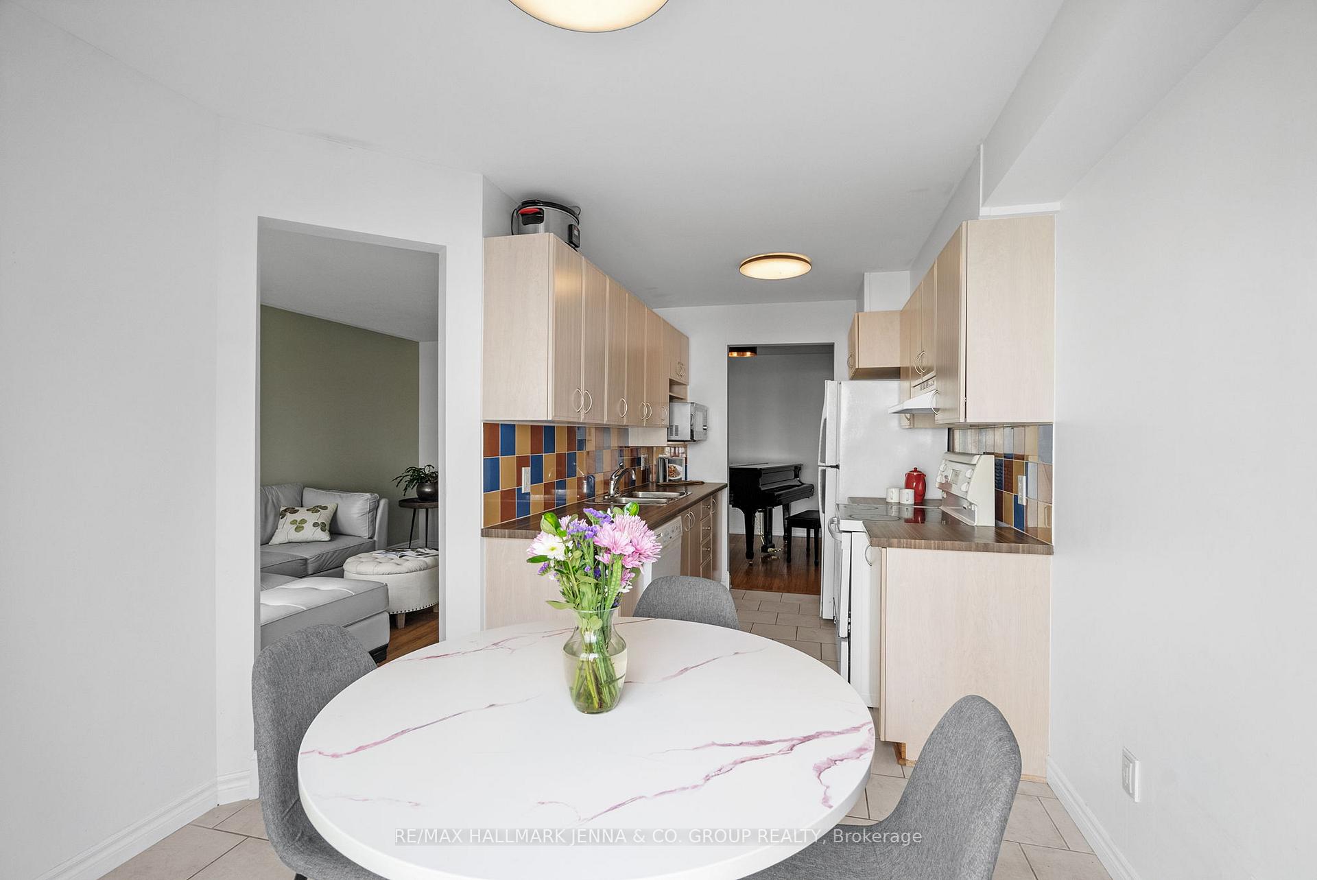 Photo 14 of 277 Catamount Court, Ottawa, Kanata - Emerald Meadows/Trailwest — HOMEH