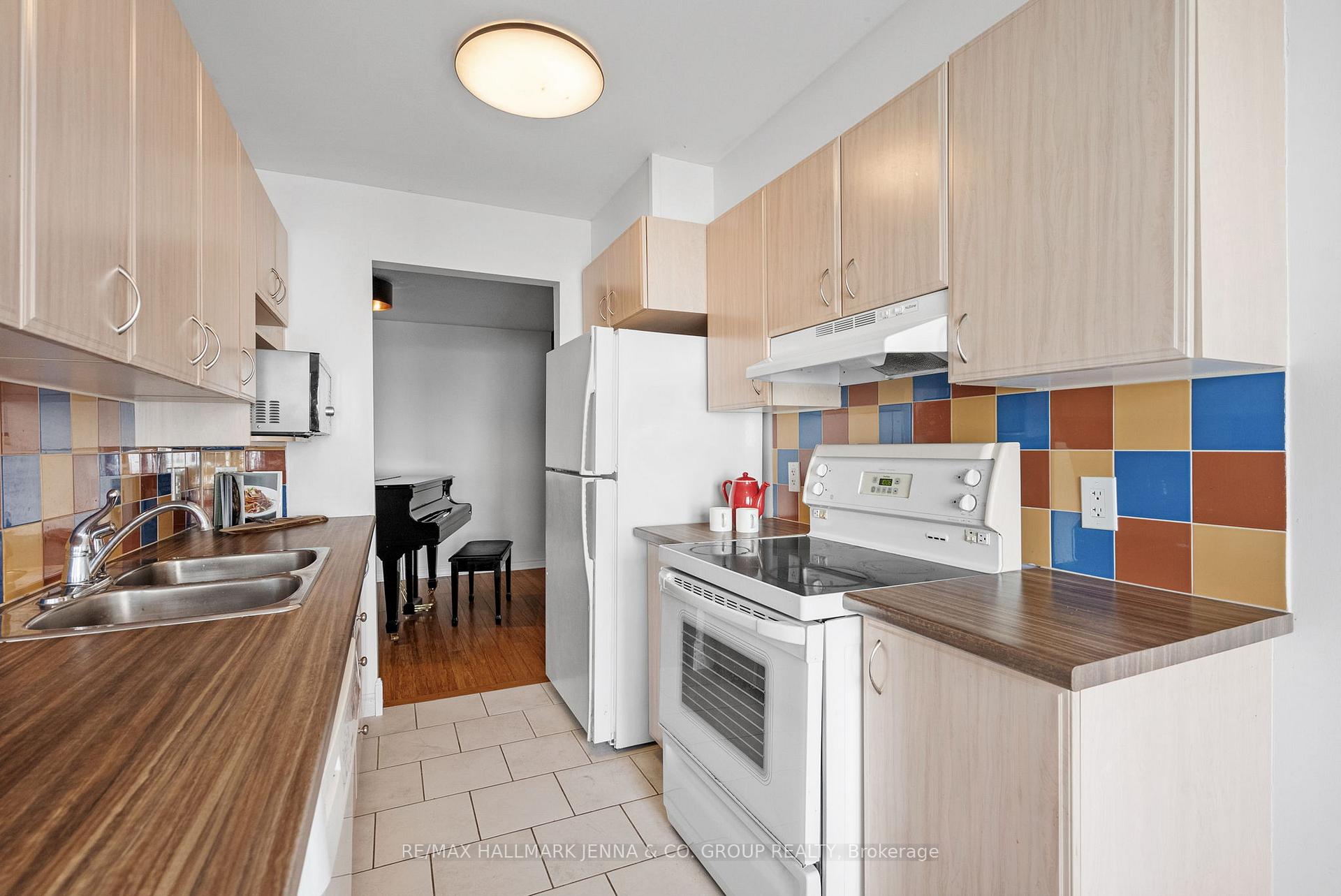 Photo 16 of 277 Catamount Court, Ottawa, Kanata - Emerald Meadows/Trailwest — HOMEH