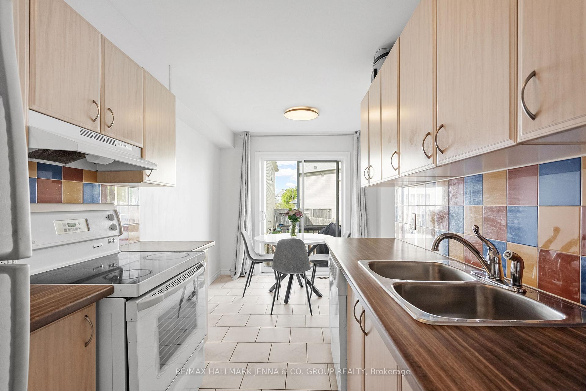 Photo 17 of 277 Catamount Court, Ottawa, Kanata - Emerald Meadows/Trailwest — HOMEH