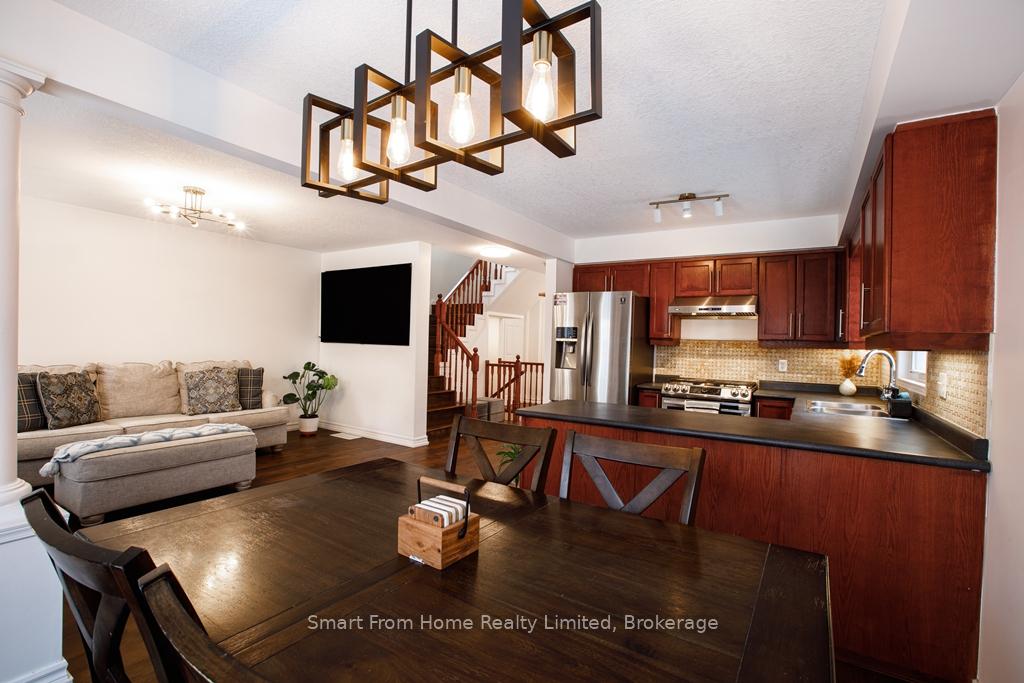 Photo 9 of 134 Foxglove Crescent, Kitchener — HOMEH