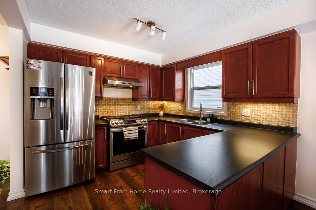 Photo 10 of 134 Foxglove Crescent, Kitchener — HOMEH