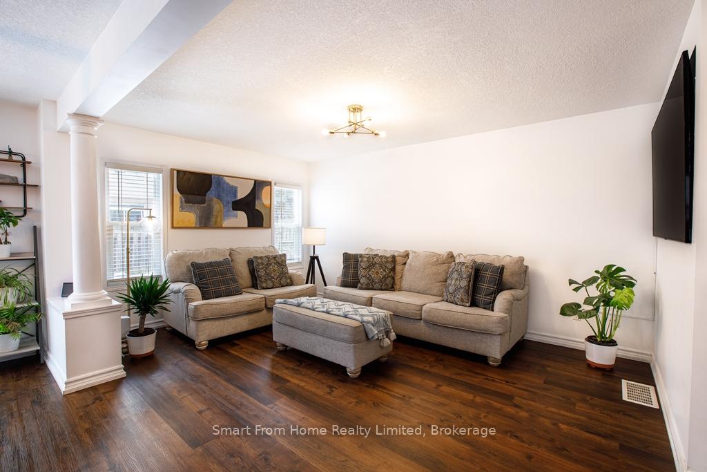 Photo 12 of 134 Foxglove Crescent, Kitchener — HOMEH
