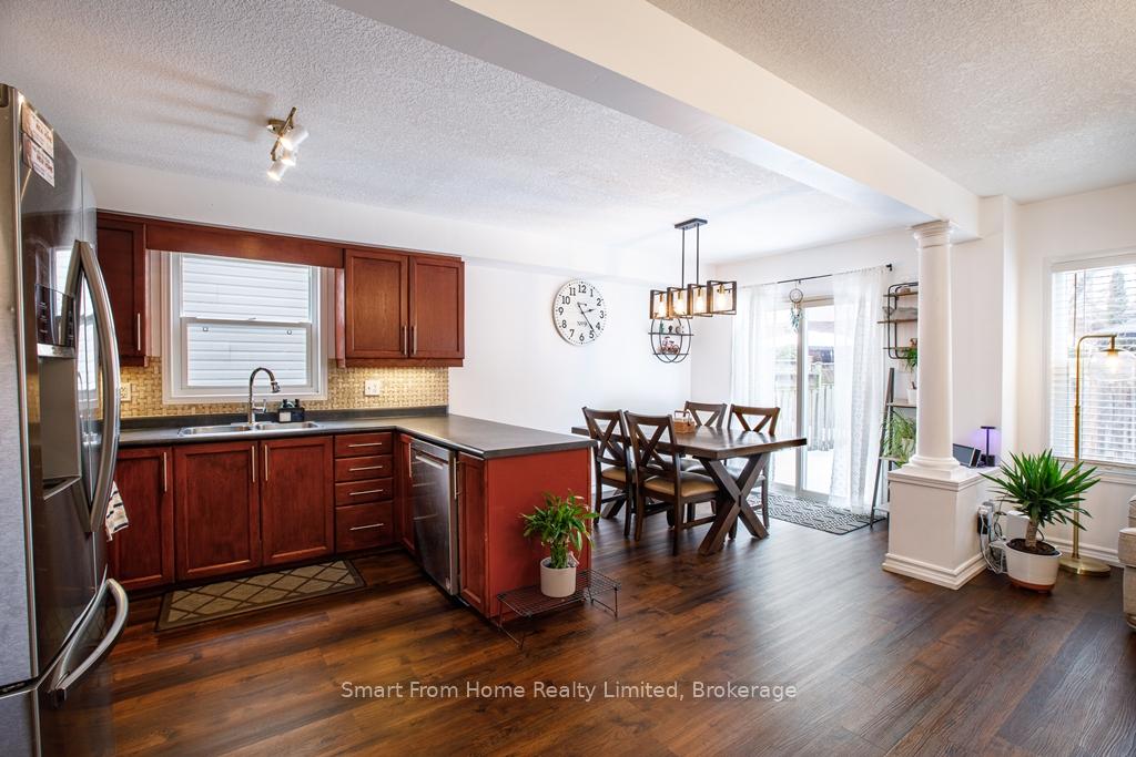 Photo 13 of 134 Foxglove Crescent, Kitchener — HOMEH