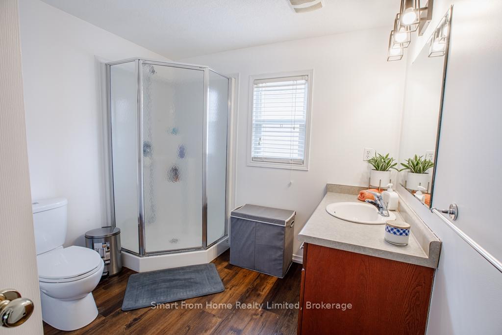 Photo 19 of 134 Foxglove Crescent, Kitchener — HOMEH